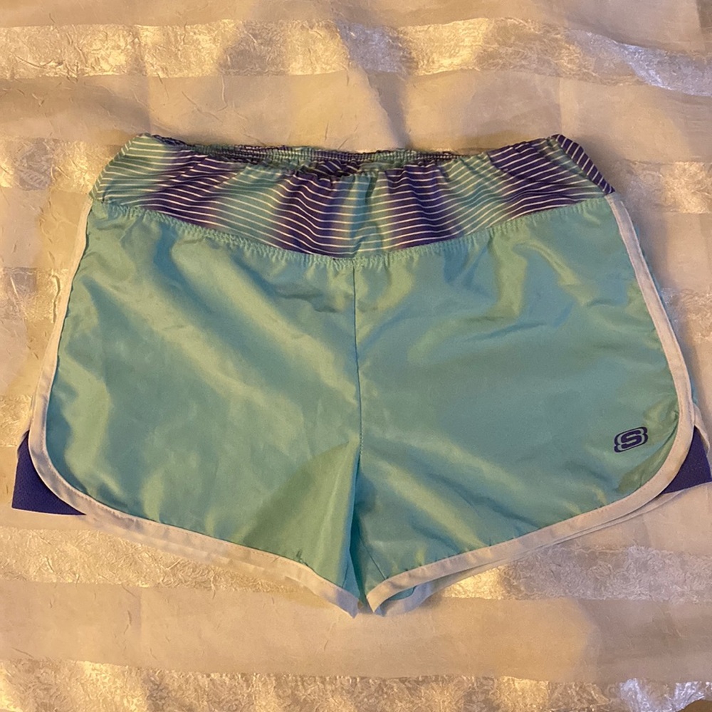 Girls Skechers running shorts 🏃🏻‍♀️
